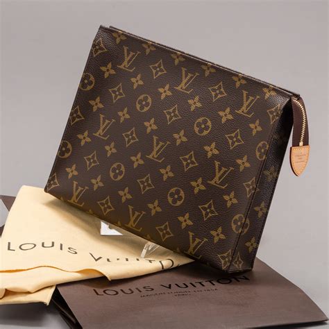 louis vuitton pouch 26 fake